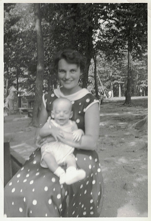 Bob Baby w Mom